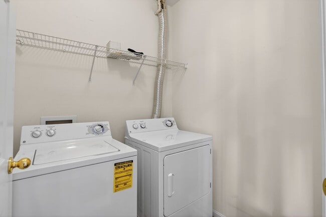 Building Photo - 4138 Fountainside Ln