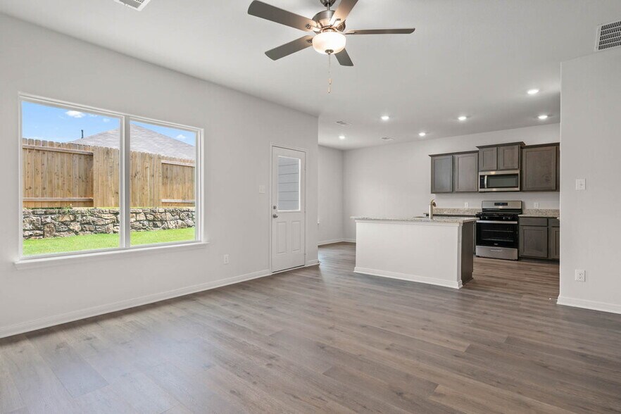 Building Photo - 301 Patton Ln