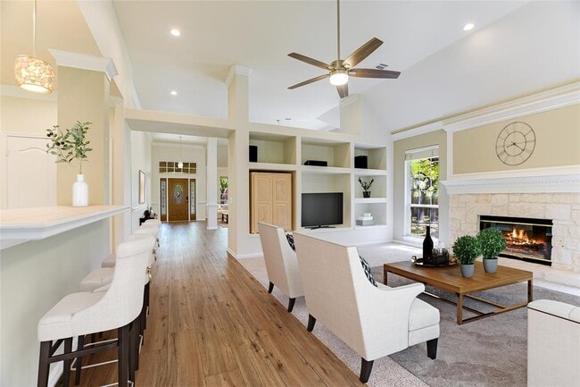 Building Photo - 10030 Estancia Ln