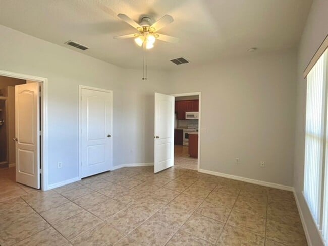 Building Photo - Kissimmee - 3 Bedroom, 2 Bathroom Single Family Home in a Gated Community.