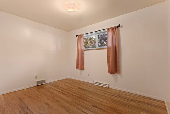 Building Photo - Expansive 2200 SQ Ft Home in Broomfield!