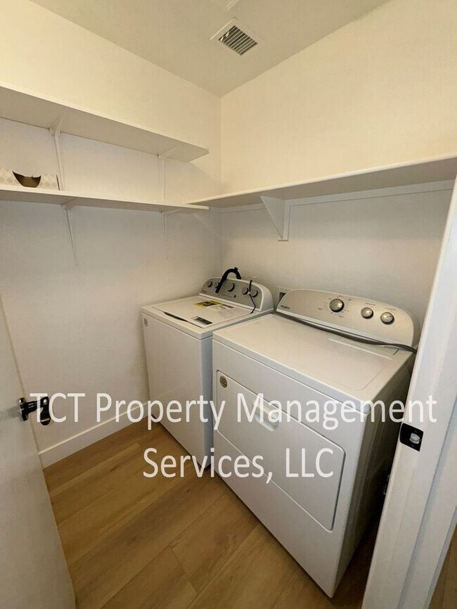 Building Photo - Updated Rent-Ready Home in Gilbert!