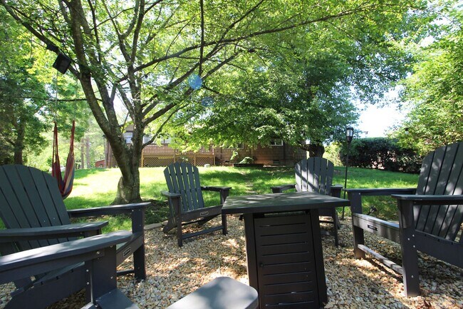 Building Photo - Bright & Spacious 2-Bedroom Home in Massanutten