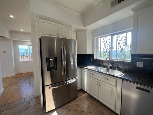 Building Photo - Beautiful Home in the Hills of Los Angeles