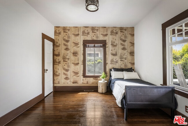 Building Photo - 201 S Ave 55