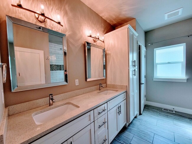Building Photo - Luxurious and spacious 3 bed home in Manette