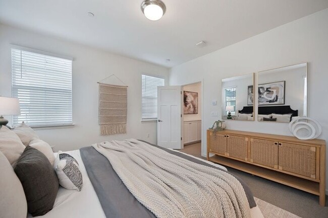 Building Photo - 1588 Parkside Way