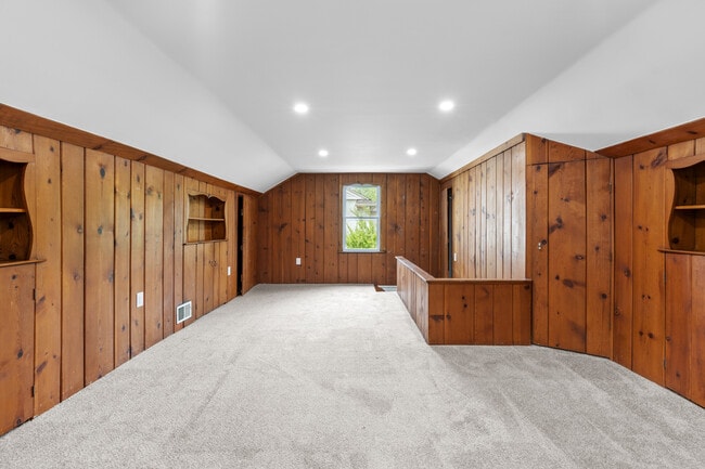 Building Photo - 1388 Vernier Rd