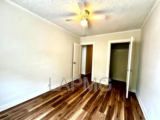 Building Photo - 612-614 N Poinsettia Pl