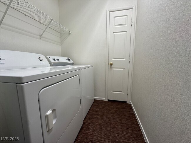 Building Photo - 9469 Vast Valley Ave