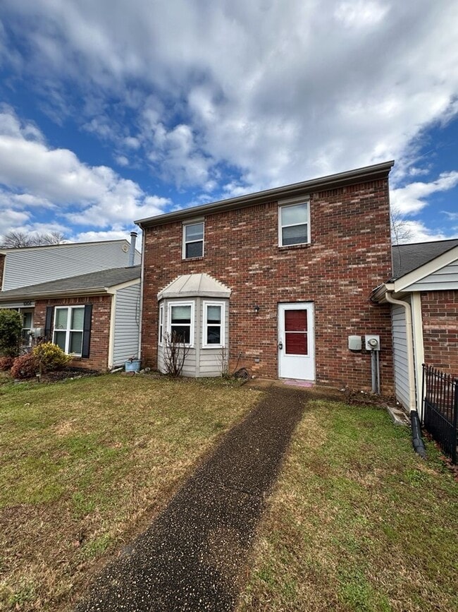 Building Photo - 3 Bedroom Townhome in Hixson! Pet-friendly!