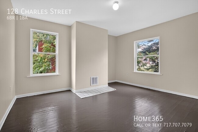 Building Photo - 128 Charles St