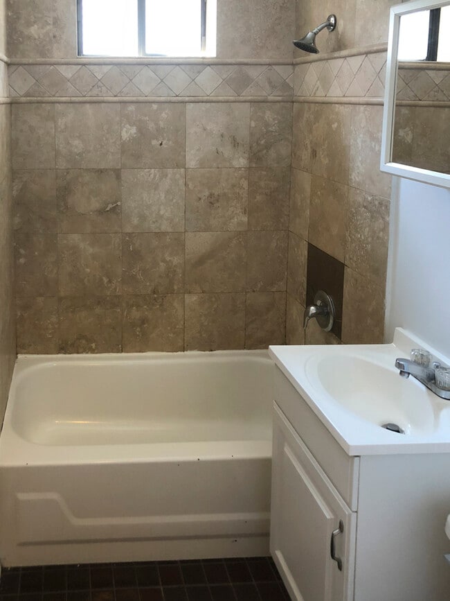 Building Photo - 1430 N Dearborn St