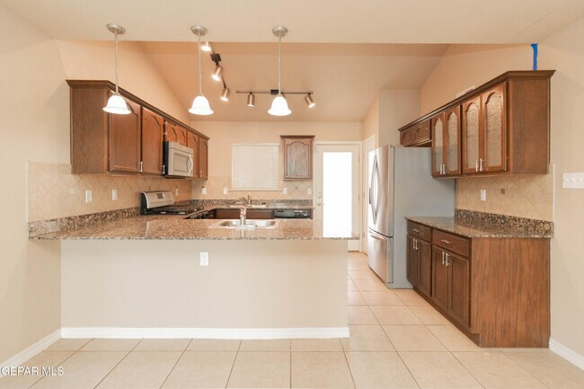 Building Photo - 14529 Jesus Almeida