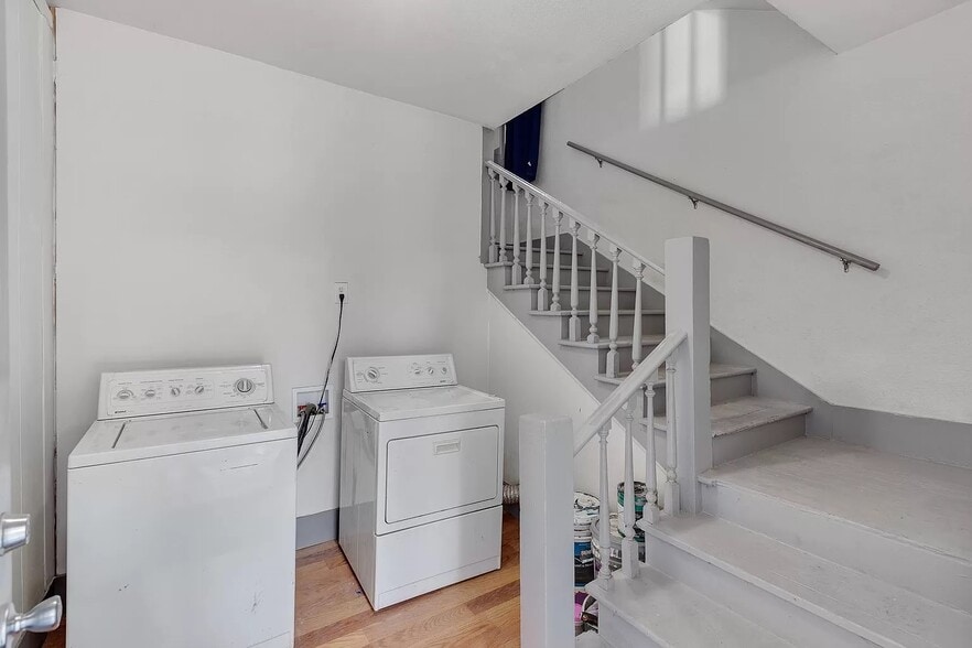 Entry/Laundry - 2502 E Hartson Ave
