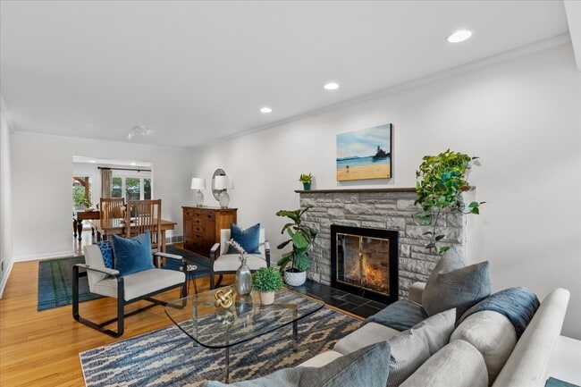 Building Photo - 40 Williamsburg Rd