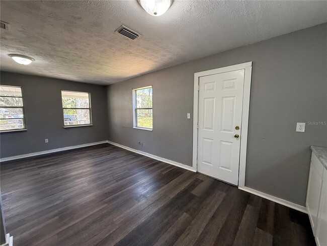 Building Photo - 203 D St