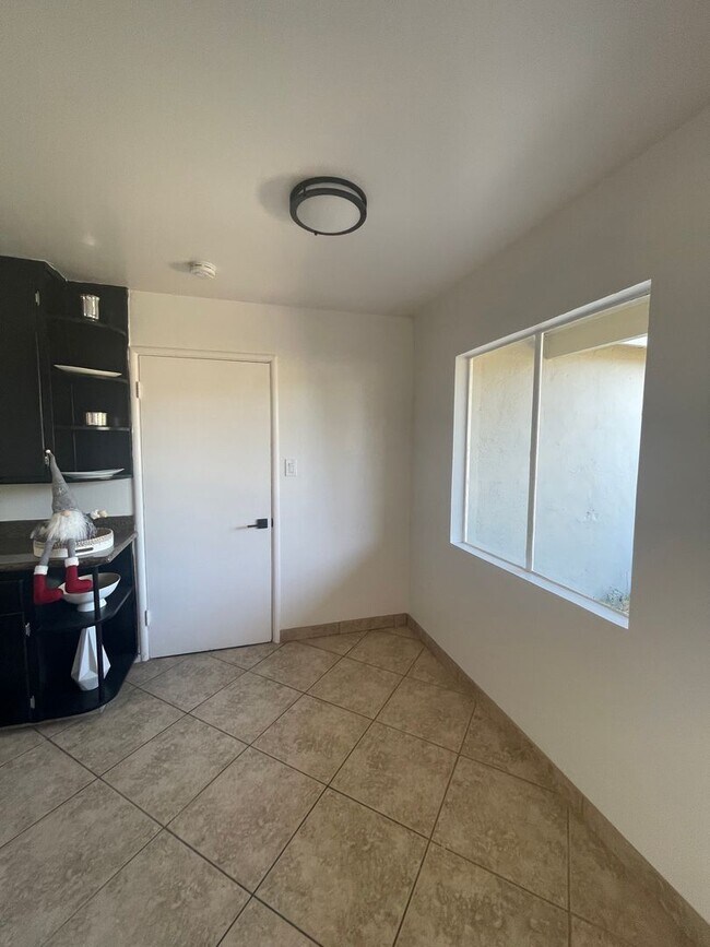 Building Photo - AVAILABLE NOW! 3 BEDROOM/2 BATH IN FAIRFIELD