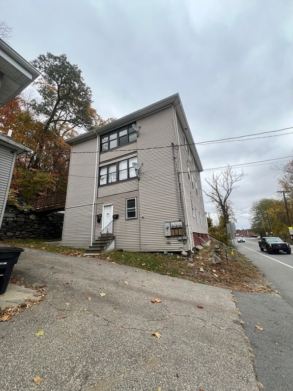 Building Photo - 2 Main St