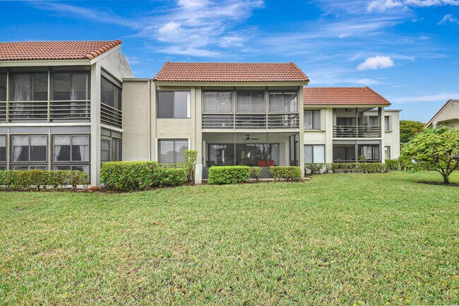 Building Photo - 5519 Fairway Park Dr