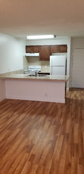 Building Photo - 2501 Riverside Dr