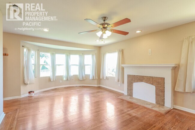 Building Photo - Charming 3-Bedroom Home in Glenview
