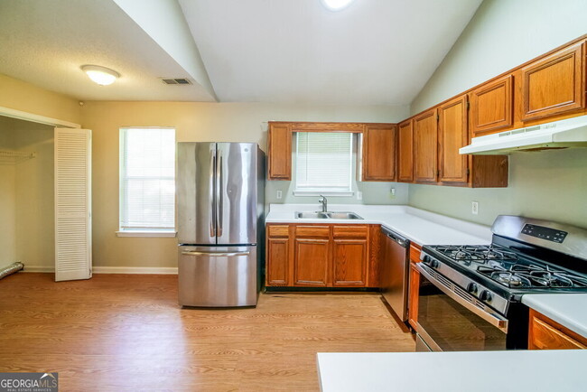 Building Photo - 1214 Foxwood Dr