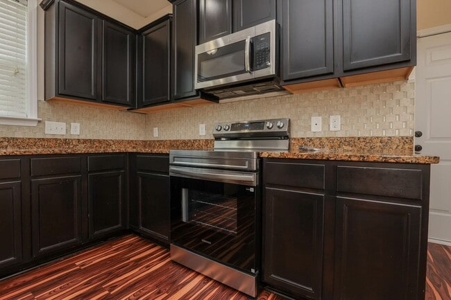 Building Photo - The Landing at Mill Creek community!  Washer / Dryer included