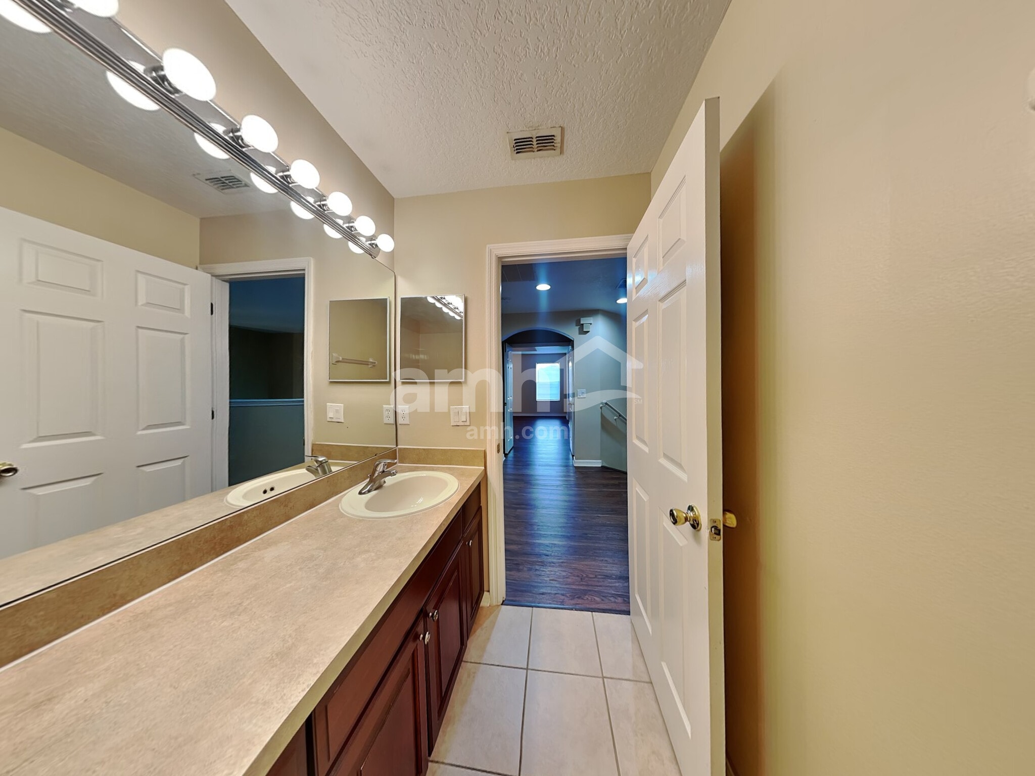 Building Photo - 2065 Home Again Rd