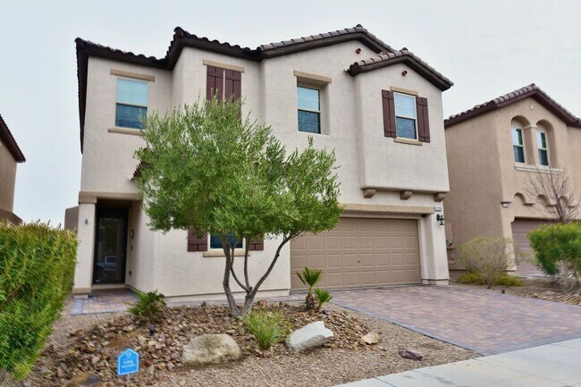 Building Photo - Gorgeous 3bed / 2.5bath home located in Tuscany!