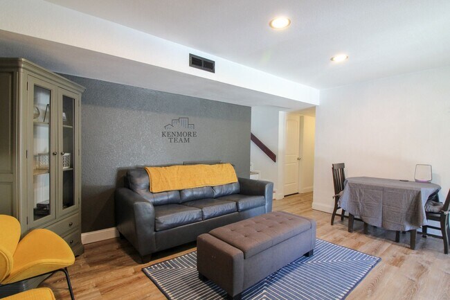 Building Photo - FURNISHED: 5 Bedroom, 2 Bath Home in Kennewick