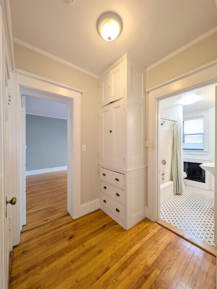 Building Photo - 84 Prescott St