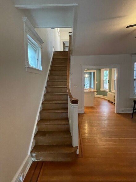 Building Photo - 5853 Ashland Ave