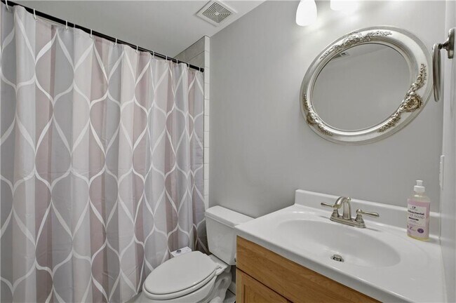 Building Photo - 3308 Fieldwood Dr SE