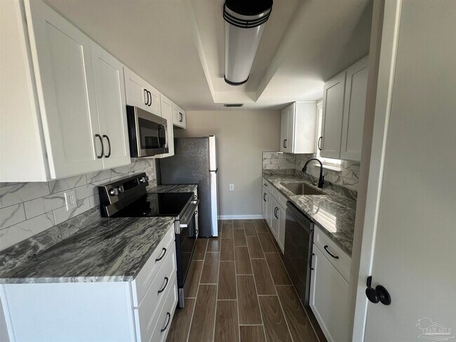 Building Photo - 13528 Canal Dr
