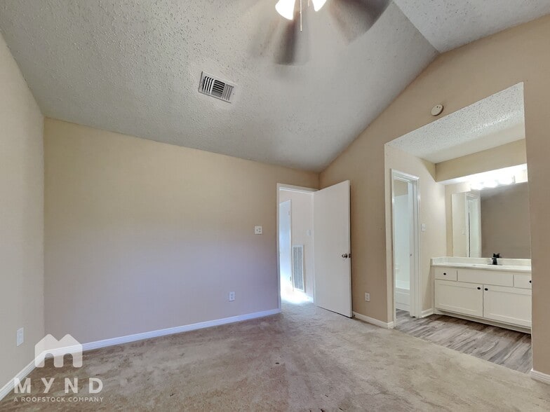 Building Photo - 5834 Twisted Pine Ct