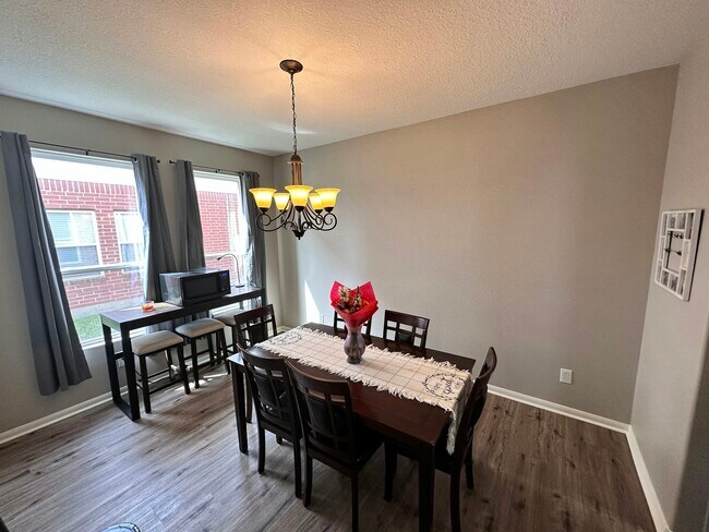 Building Photo - 5026 Forest Hurst Dr