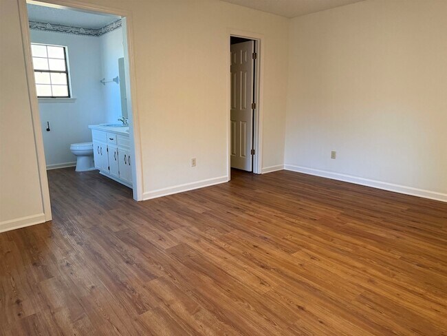 Building Photo - 432 Merlin Way