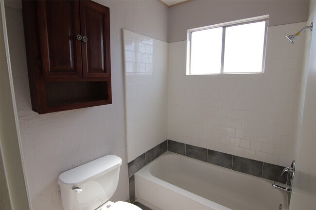 Building Photo - 10426 Cedar Towne Ln