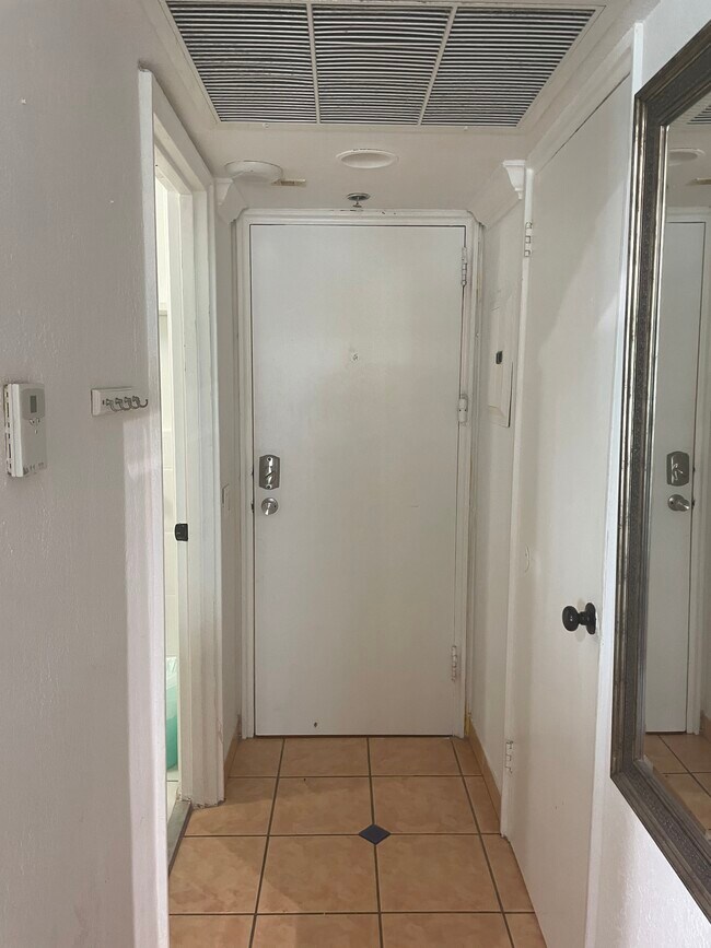 Building Photo - 6345 Collins Ave