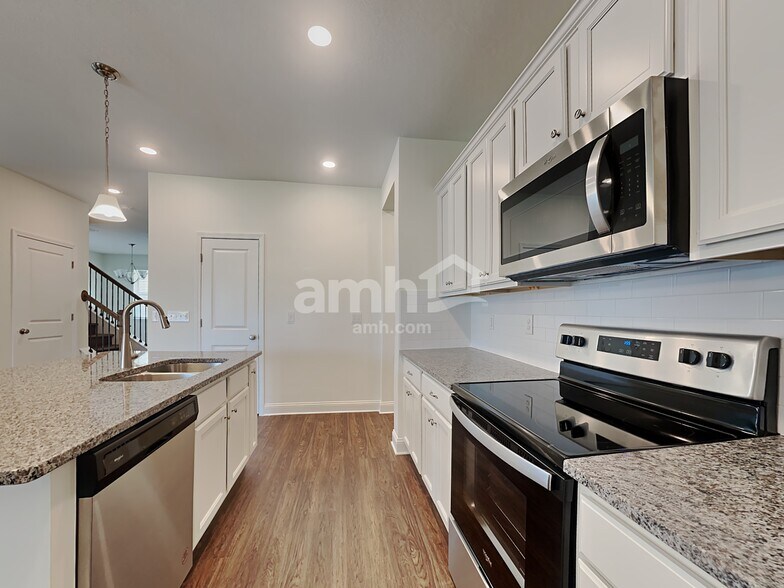 Building Photo - 105 Fornells Way