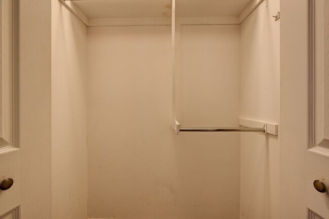 Building Photo - * * * $750 MOVE-IN SPECIAL!!! * * * Charmi...