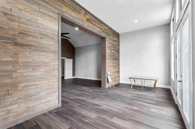 Building Photo - 17621 Stacey Ln