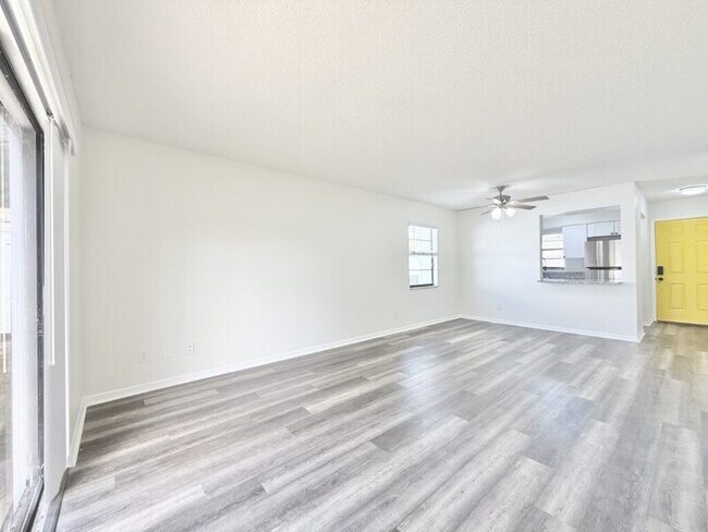 Building Photo - 5212 Peach Ave