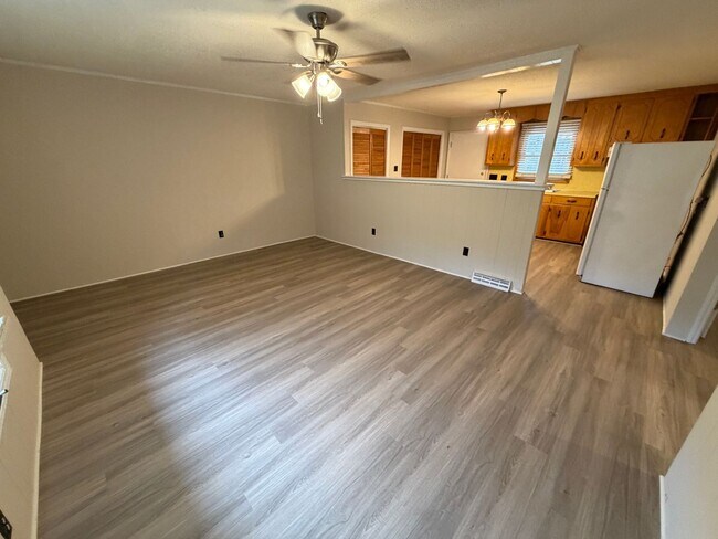 Building Photo - 823 Bostian Rd