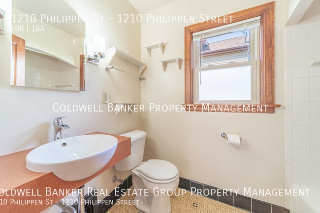 Building Photo - 1210 Philippen St