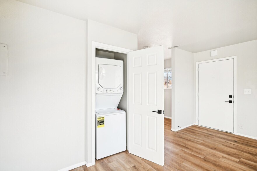 In-Unit Washer/Dryer - 350 S Elizabeth St