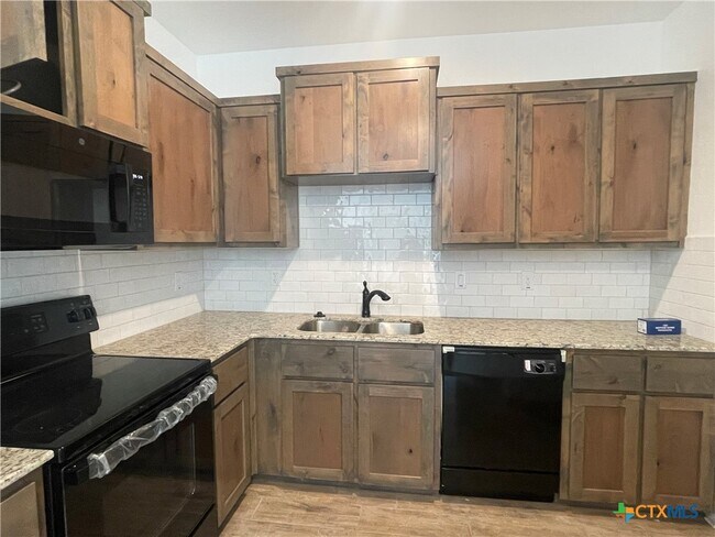 Building Photo - 2408 Duntov Dr