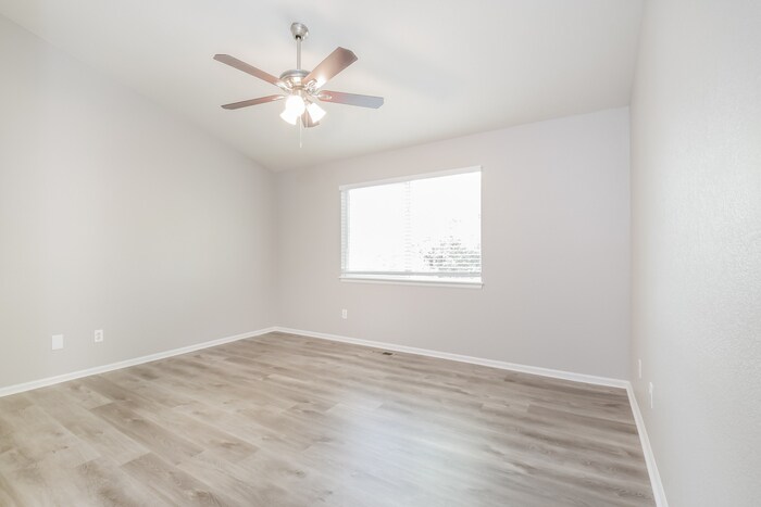 Building Photo - 13939 Harrison Dr