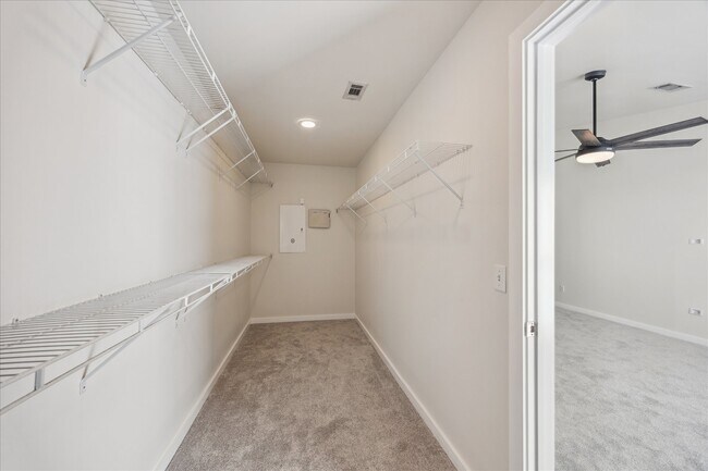 Building Photo - 1617 Tuam St